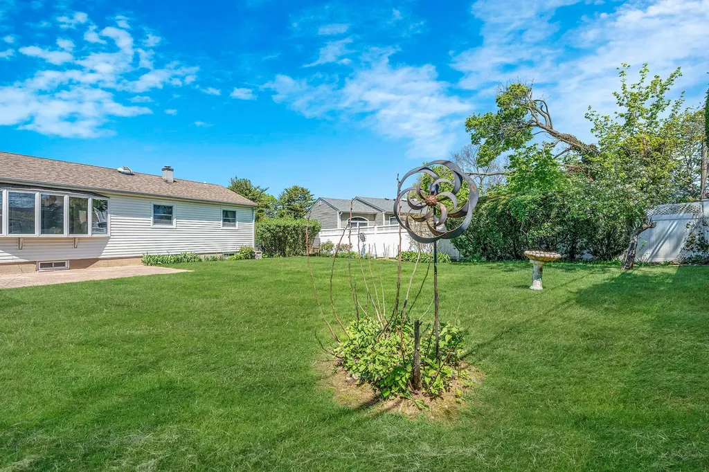 19 Cynthia Lane Plainview NY 11803