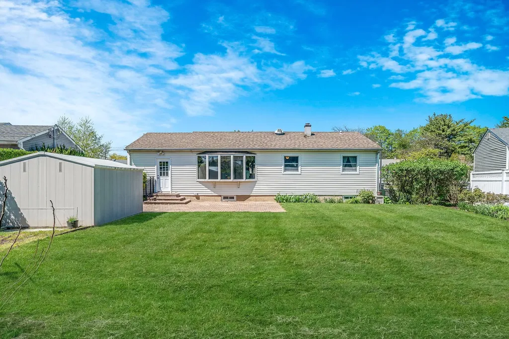 19 Cynthia Lane Plainview NY 11803