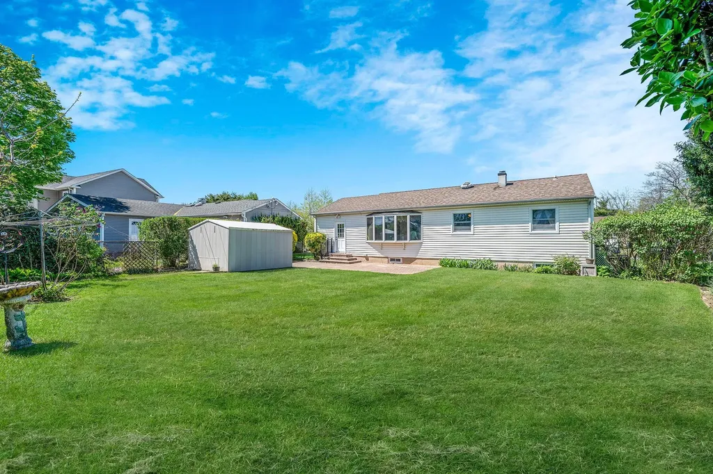 19 Cynthia Lane Plainview NY 11803