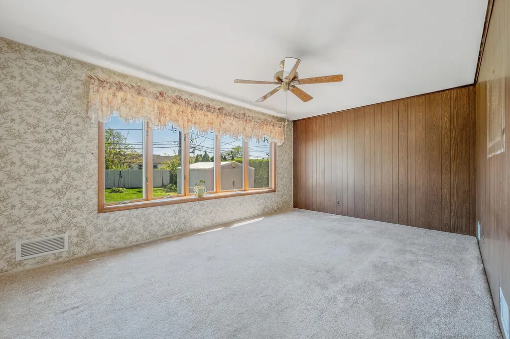 19 Cynthia Lane Plainview NY 11803
