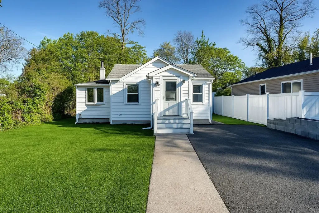18 Cedar Road E Mastic Beach NY 11951