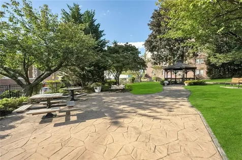 10 Oakridge Place Eastchester NY 10709