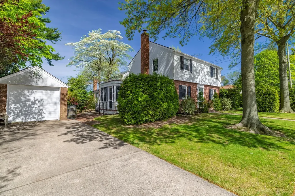 15 Ilsley Place Malverne NY 11565