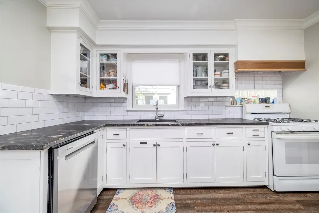 15 Ilsley Place Malverne NY 11565