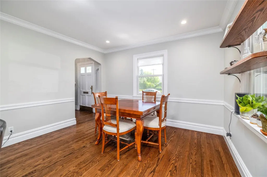 15 Ilsley Place Malverne NY 11565