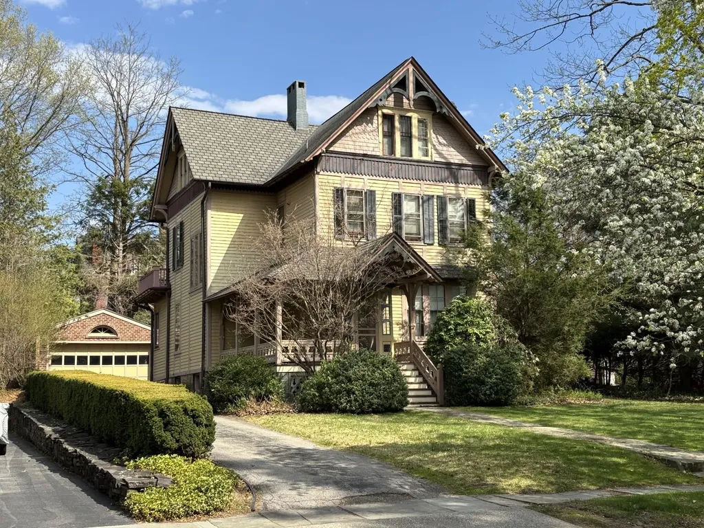 37 Garfield Place Poughkeepsie NY 12601