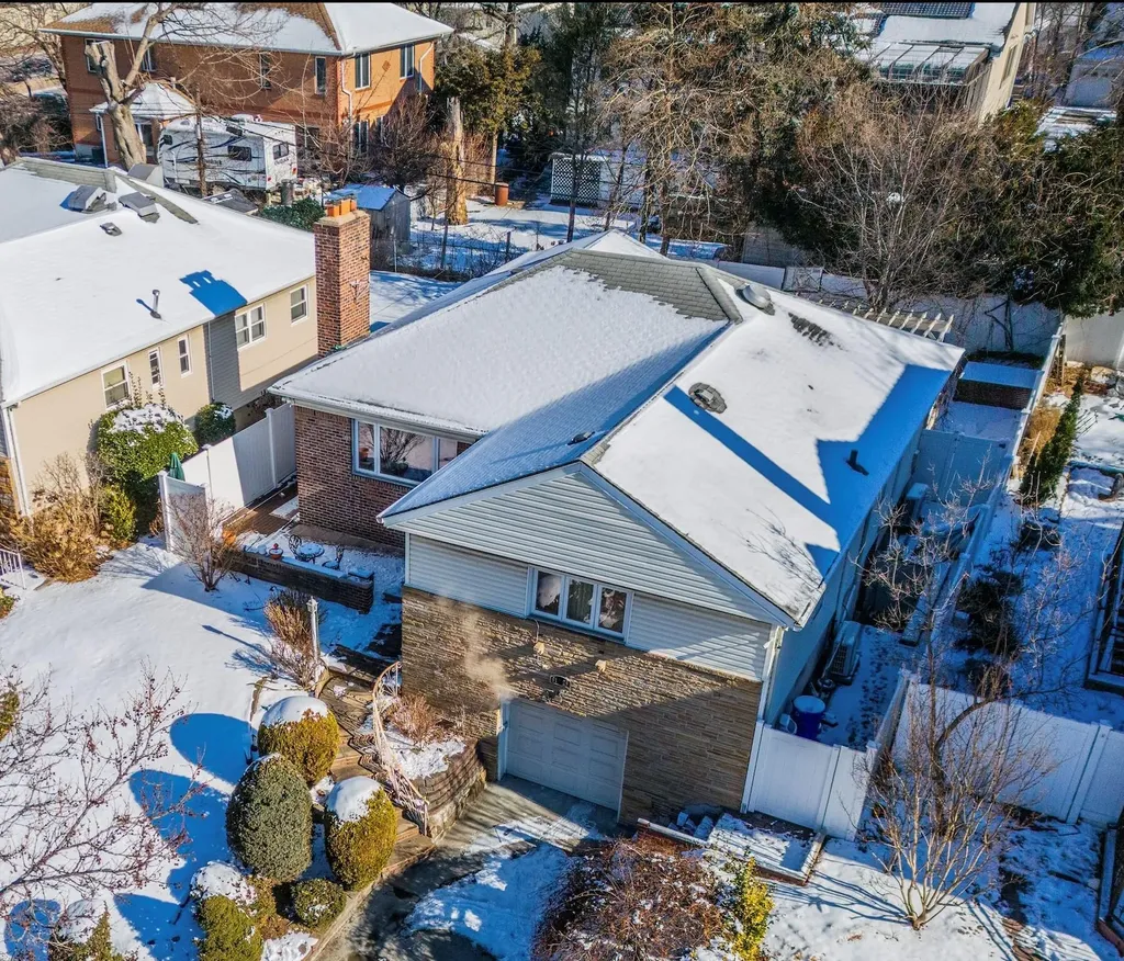 61-25 211 Street Bayside NY 11364