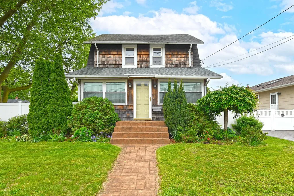 2364 Newbridge Road Bellmore NY 11710