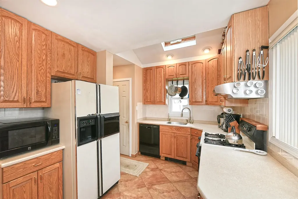 2364 Newbridge Road Bellmore NY 11710