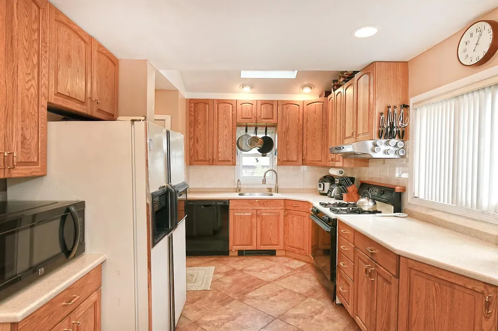 2364 Newbridge Road Bellmore NY 11710