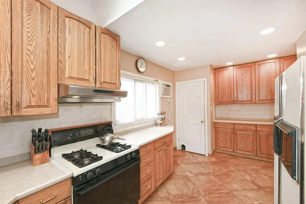 2364 Newbridge Road Bellmore NY 11710