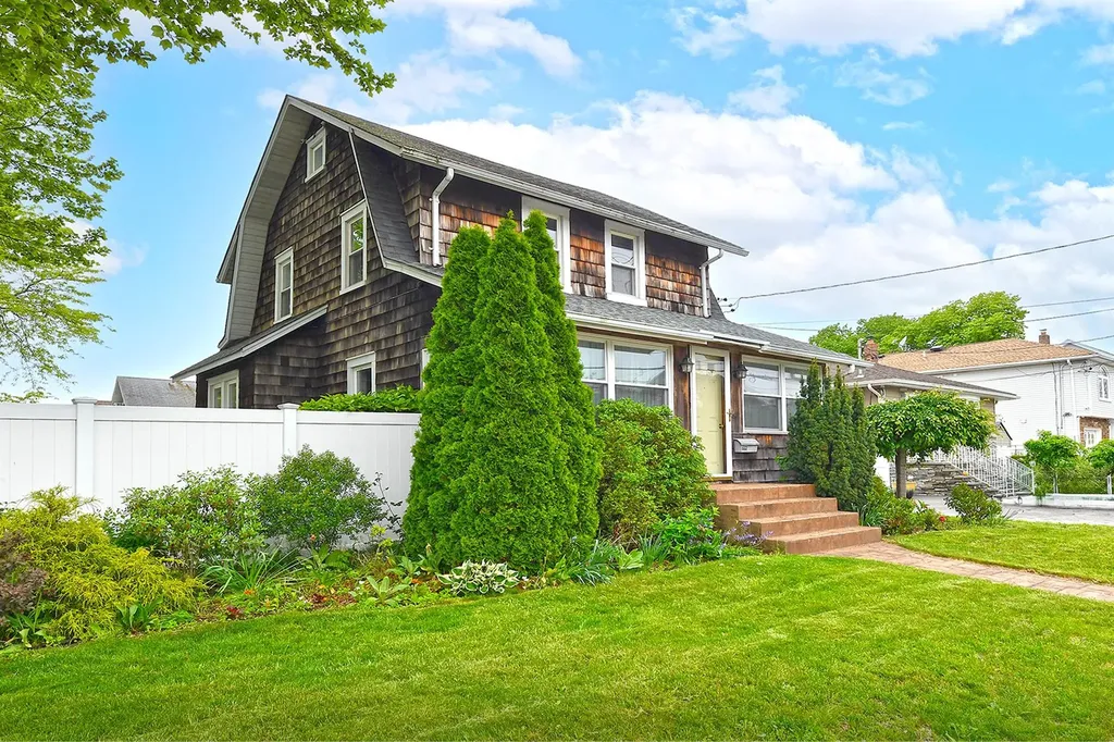 2364 Newbridge Road Bellmore NY 11710