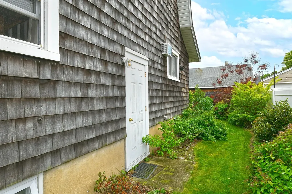 2364 Newbridge Road Bellmore NY 11710