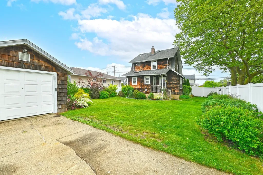 2364 Newbridge Road Bellmore NY 11710