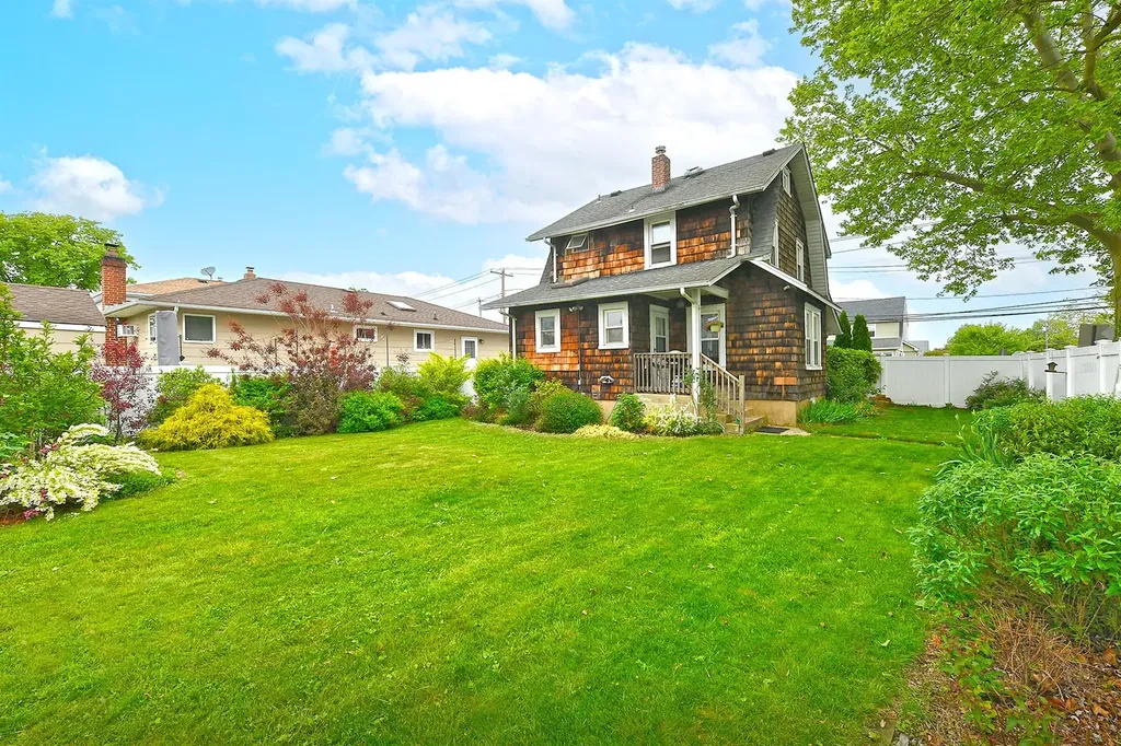 2364 Newbridge Road Bellmore NY 11710