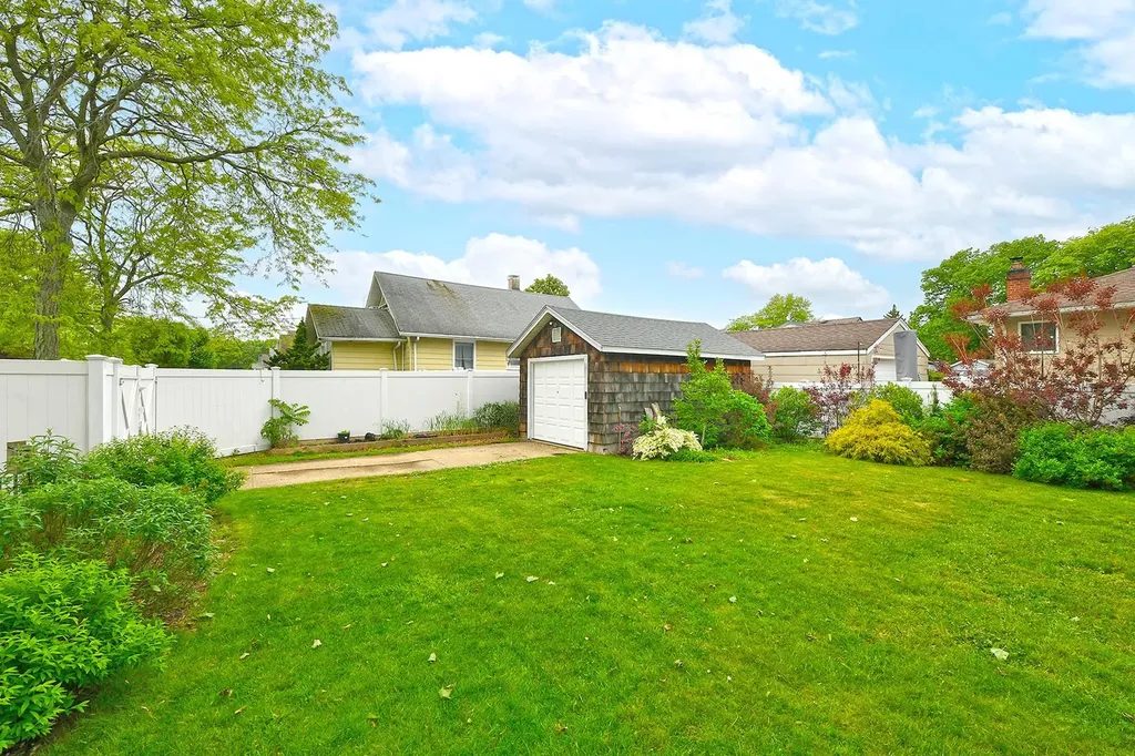 2364 Newbridge Road Bellmore NY 11710