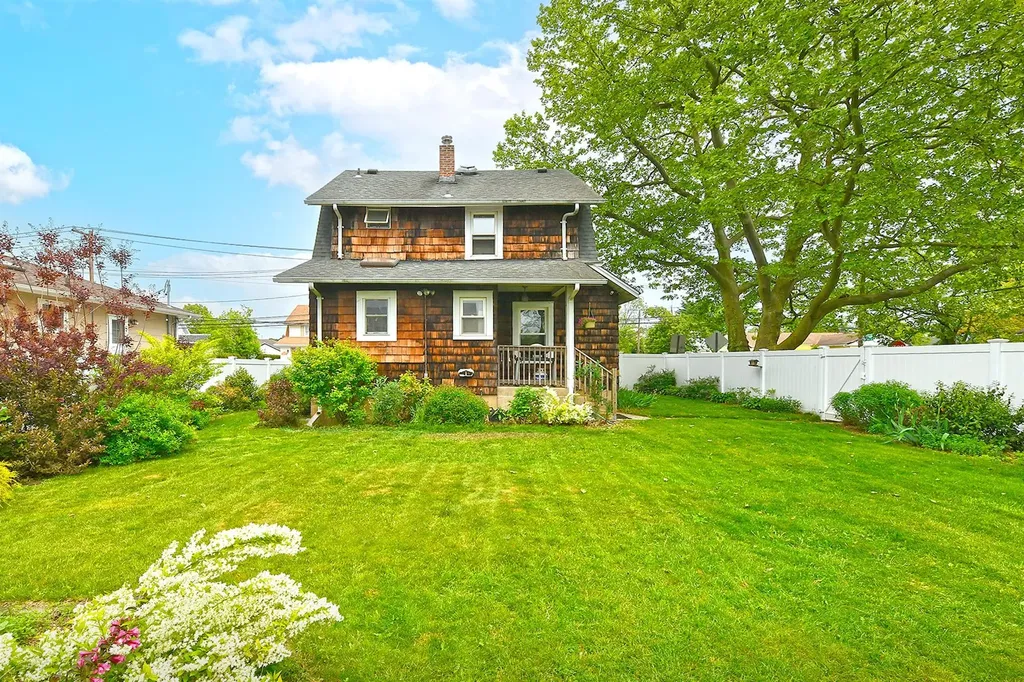 2364 Newbridge Road Bellmore NY 11710