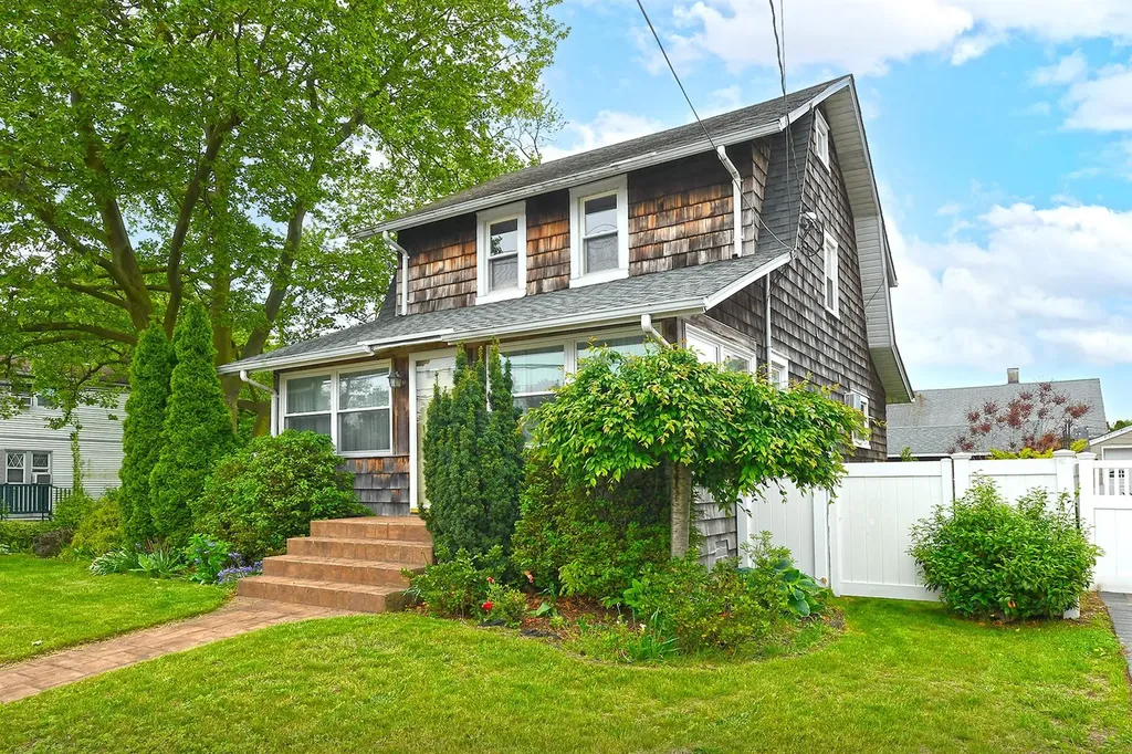 2364 Newbridge Road Bellmore NY 11710
