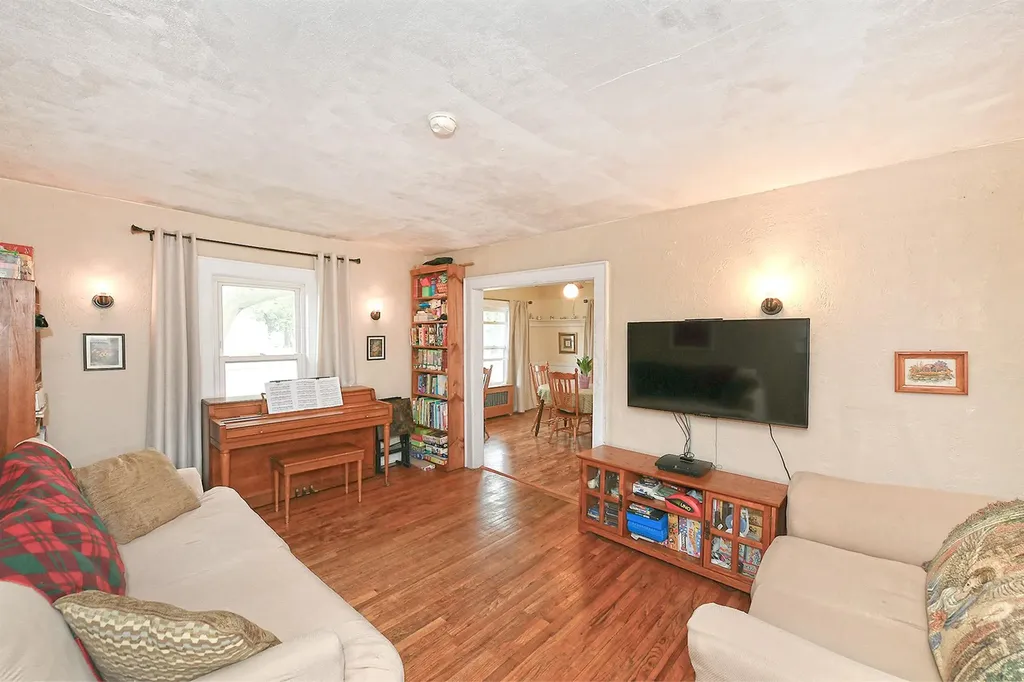 2364 Newbridge Road Bellmore NY 11710