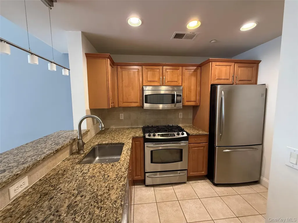 1405 Round Pointe Drive Haverstraw NY 10927