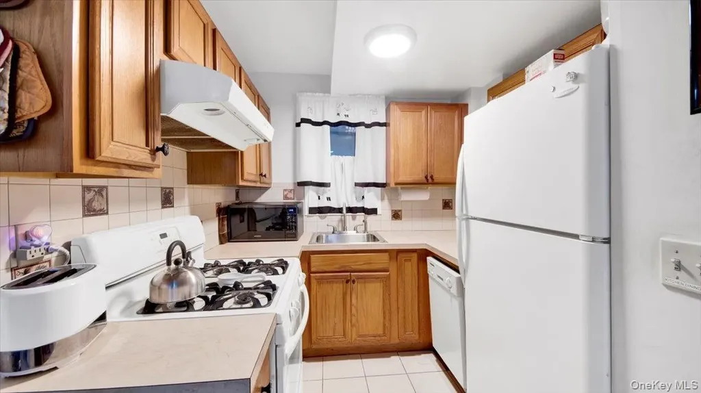 178 Crescent Place Yonkers NY 10704