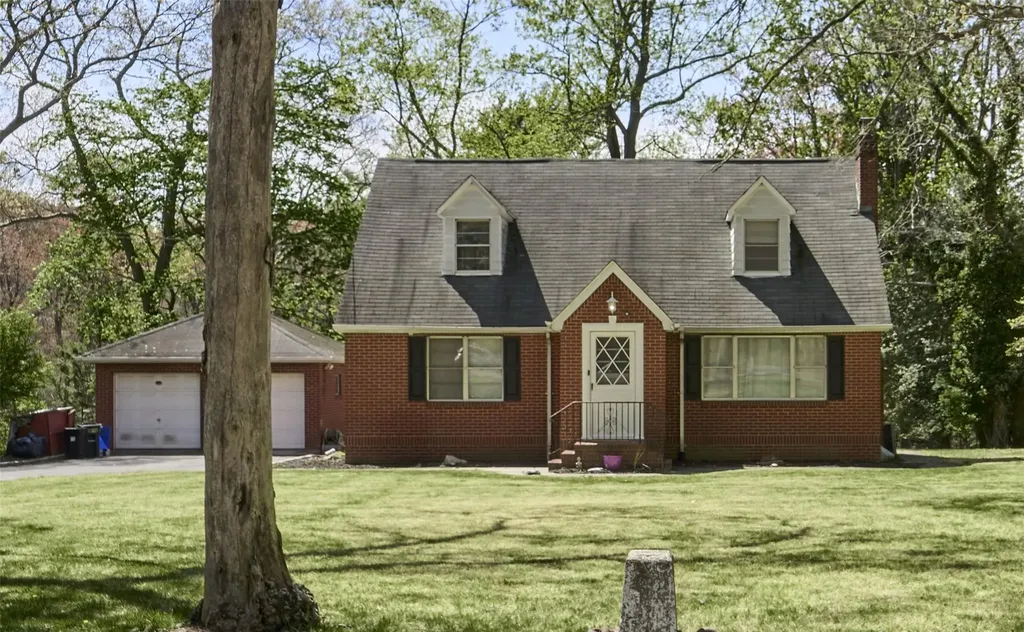 34 Brook Run Drive Medford NY 11763