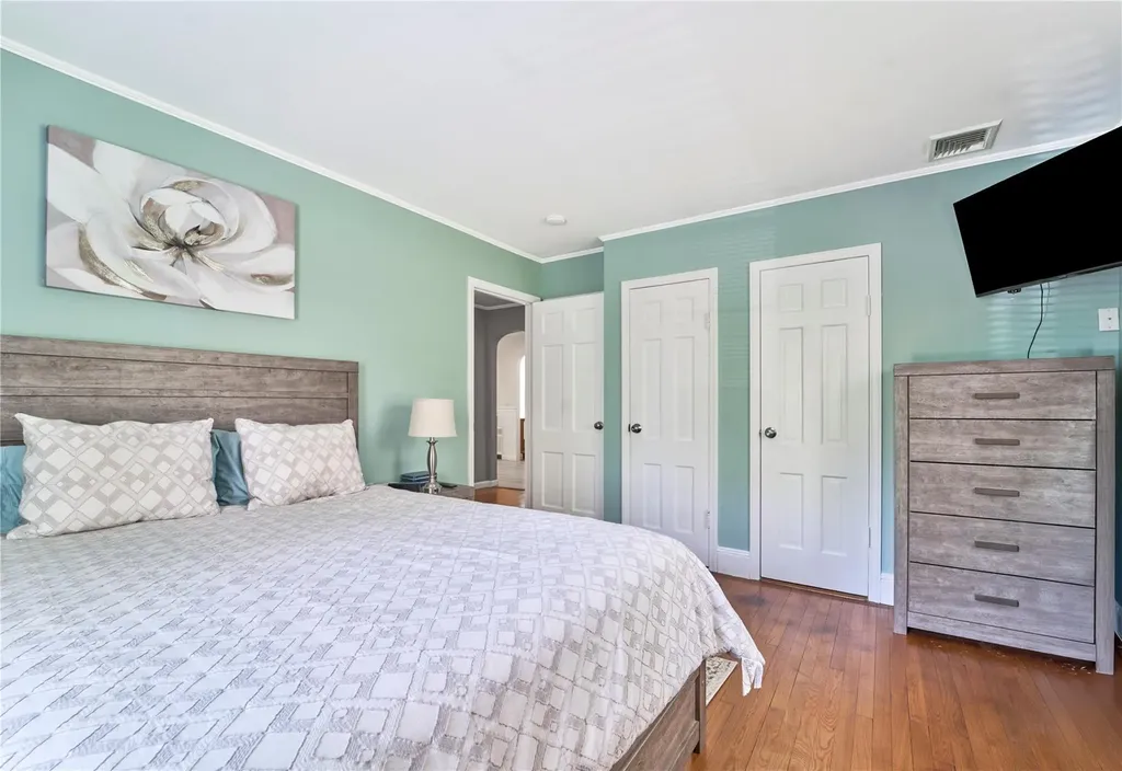 34 Brook Run Drive Medford NY 11763
