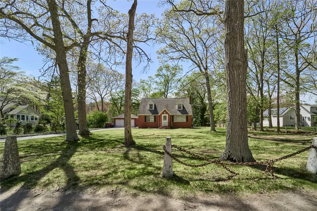 34 Brook Run Drive Medford NY 11763