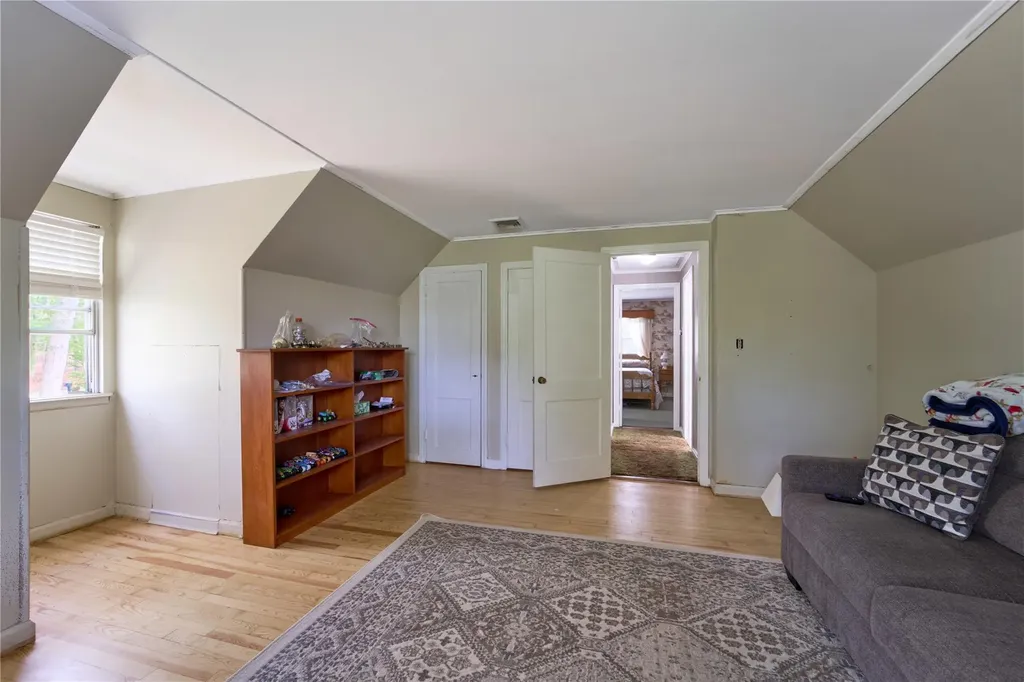 34 Brook Run Drive Medford NY 11763