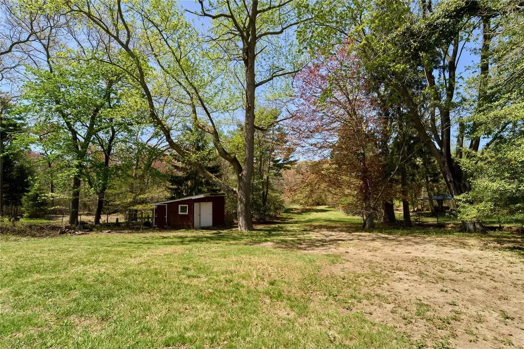 34 Brook Run Drive Medford NY 11763