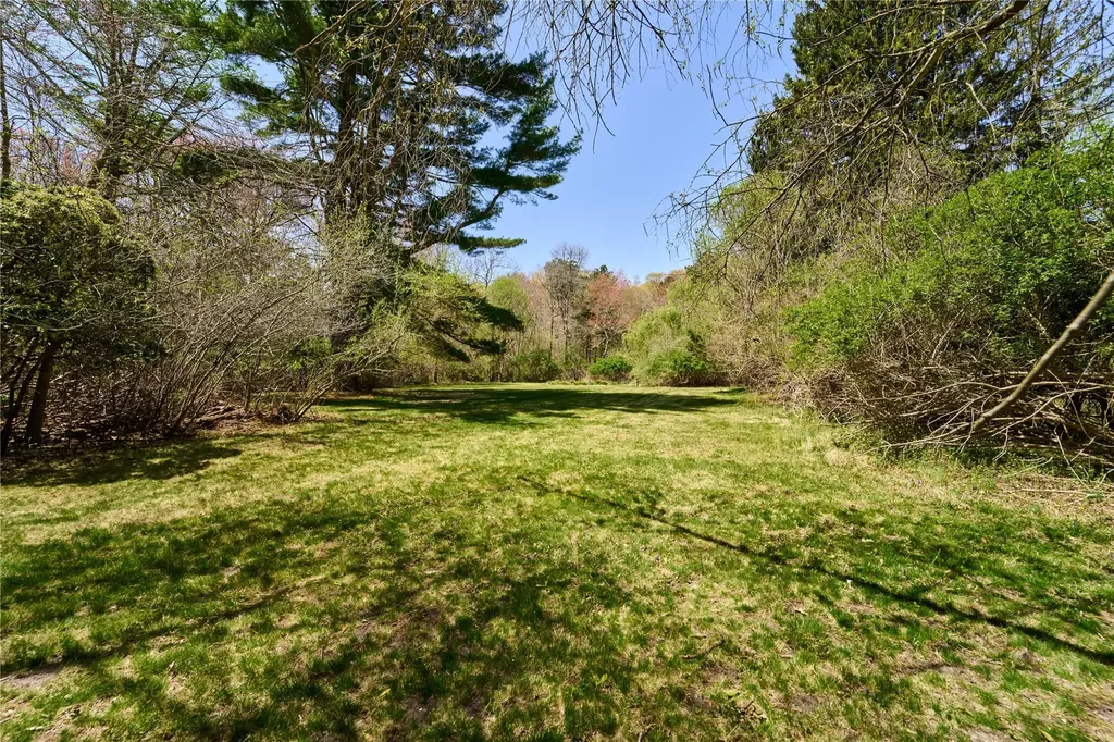 34 Brook Run Drive Medford NY 11763