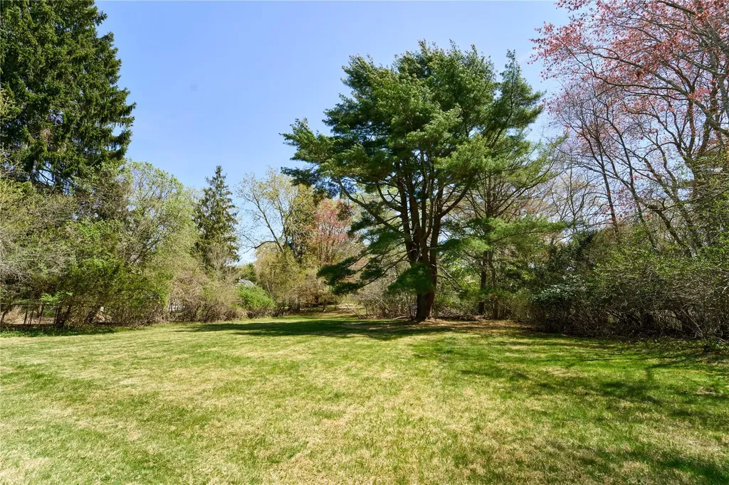 34 Brook Run Drive Medford NY 11763