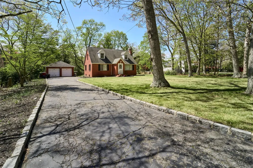 34 Brook Run Drive Medford NY 11763