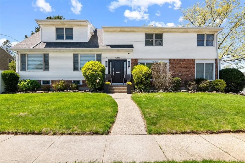 385 Forest Avenue Woodmere NY 11598