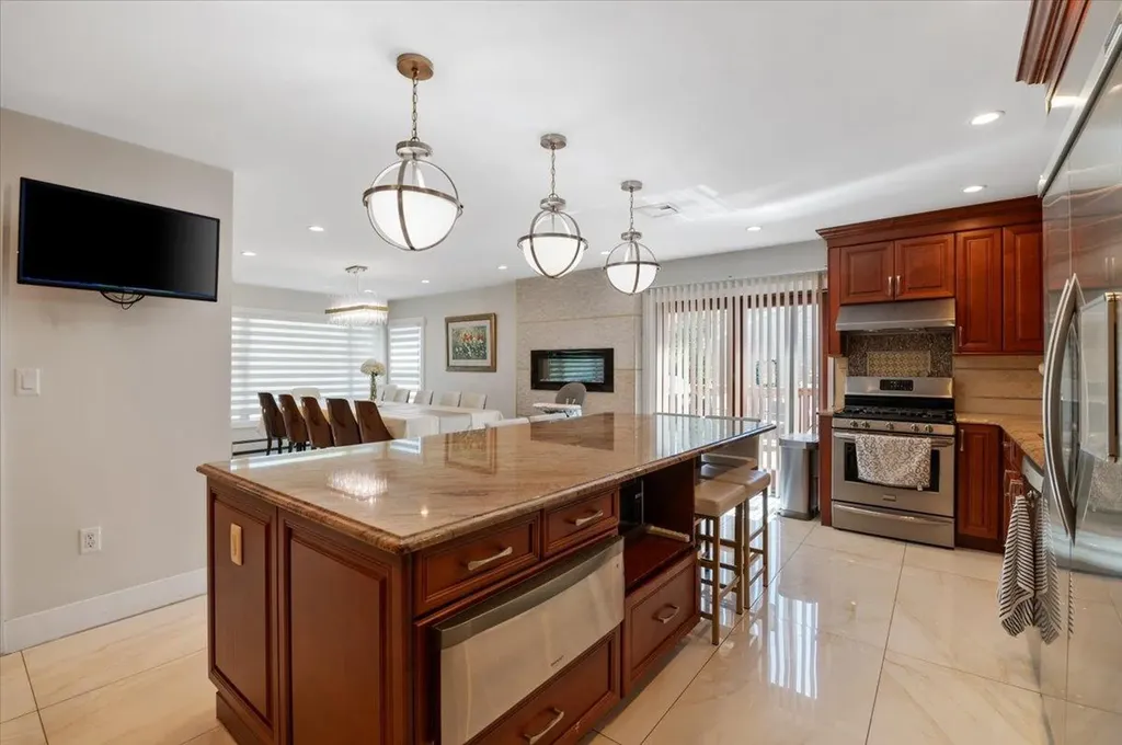385 Forest Avenue Woodmere NY 11598