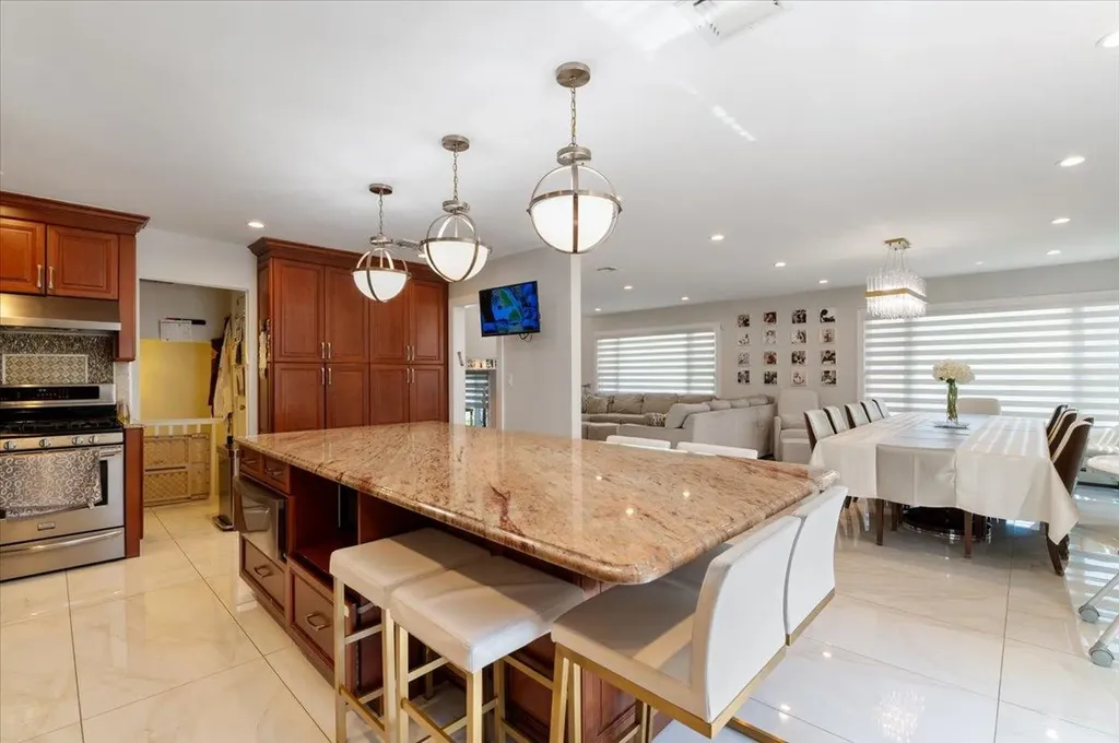 385 Forest Avenue Woodmere NY 11598