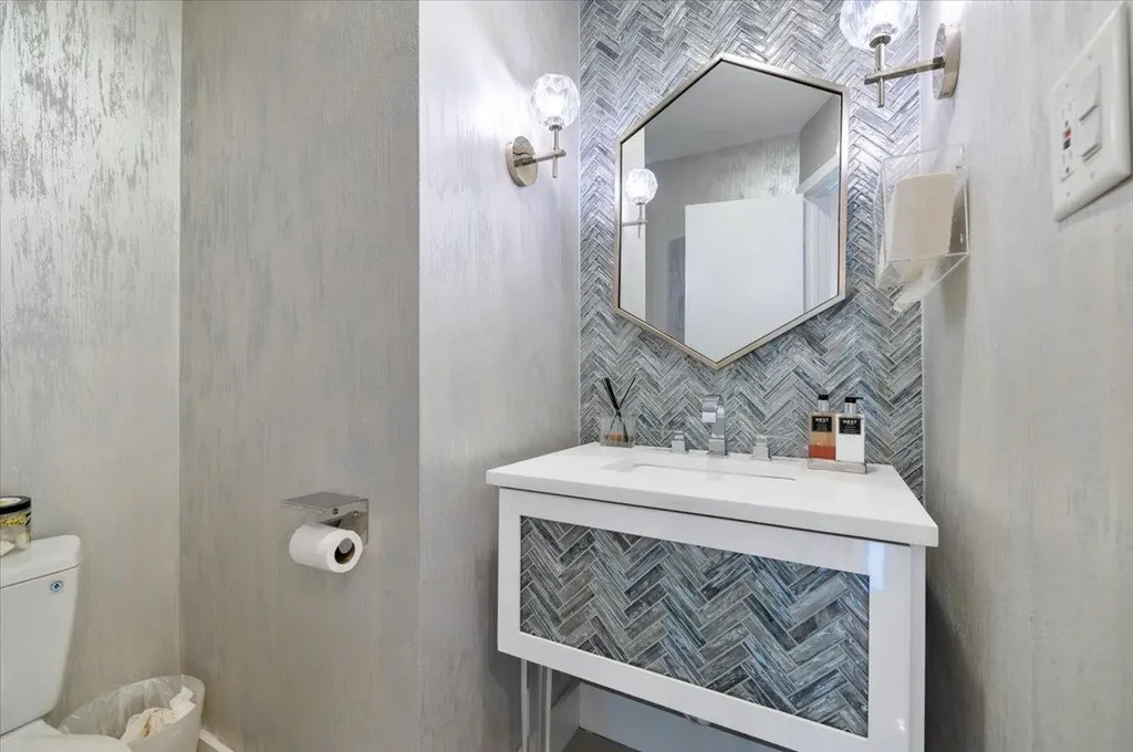 385 Forest Avenue Woodmere NY 11598