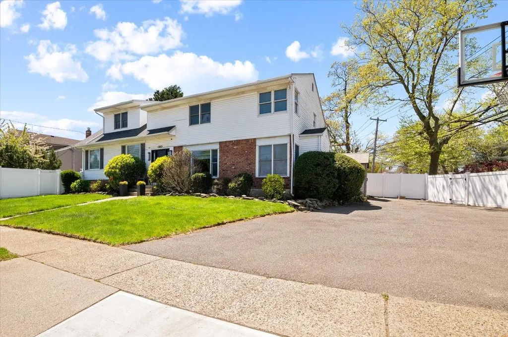 385 Forest Avenue Woodmere NY 11598