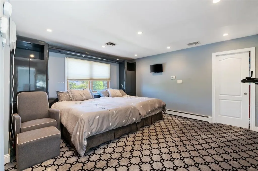 385 Forest Avenue Woodmere NY 11598