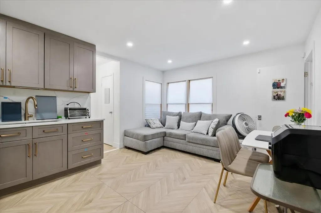 385 Forest Avenue Woodmere NY 11598