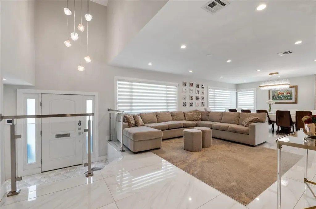 385 Forest Avenue Woodmere NY 11598