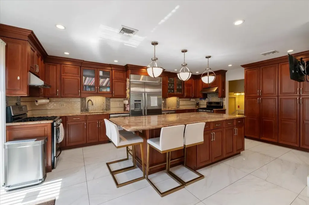 385 Forest Avenue Woodmere NY 11598