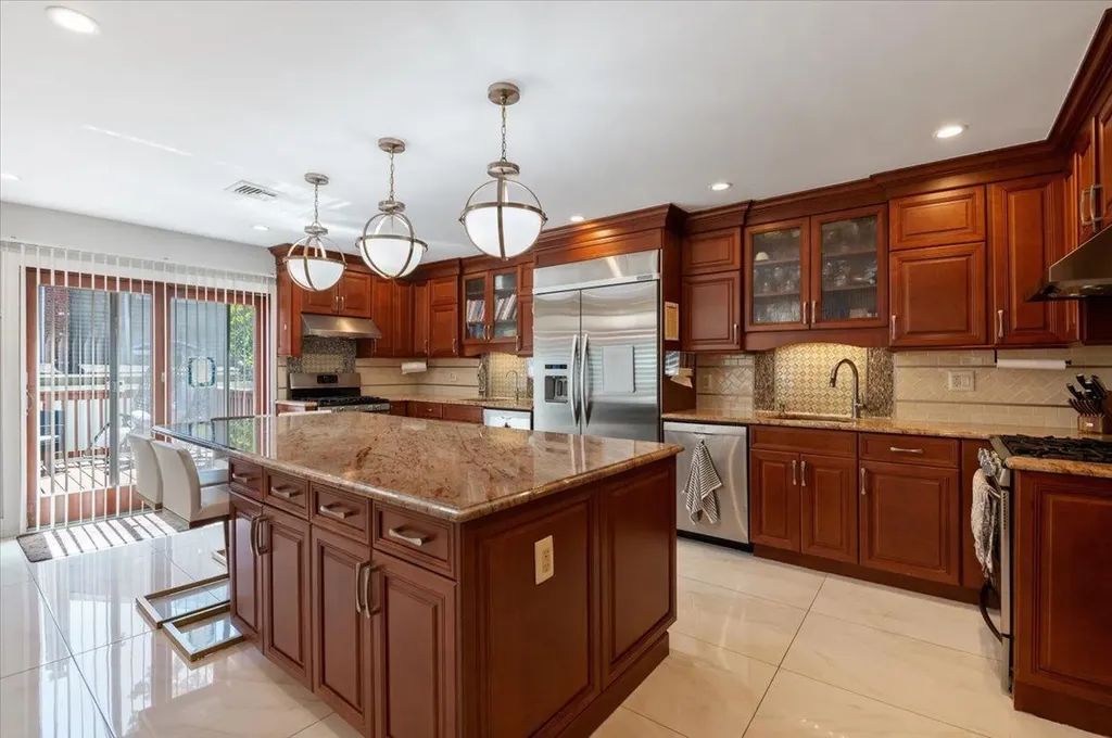 385 Forest Avenue Woodmere NY 11598