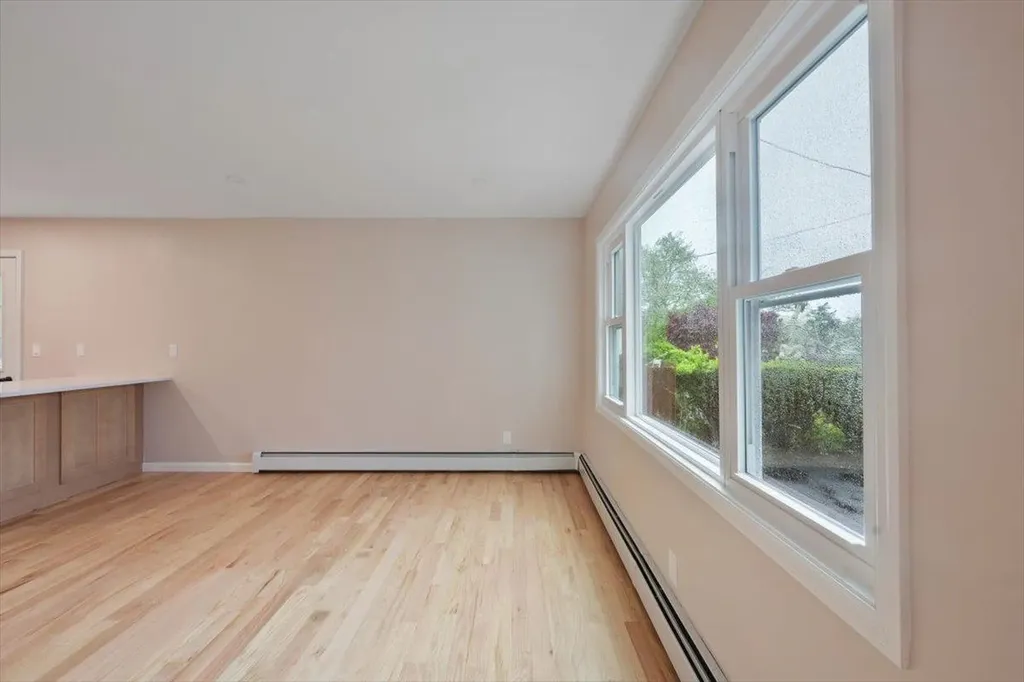 105 Phyllis Drive Lindenhurst NY 11757