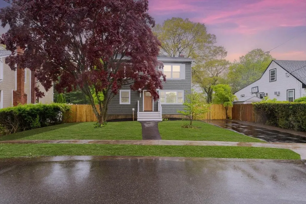 105 Phyllis Drive Lindenhurst NY 11757