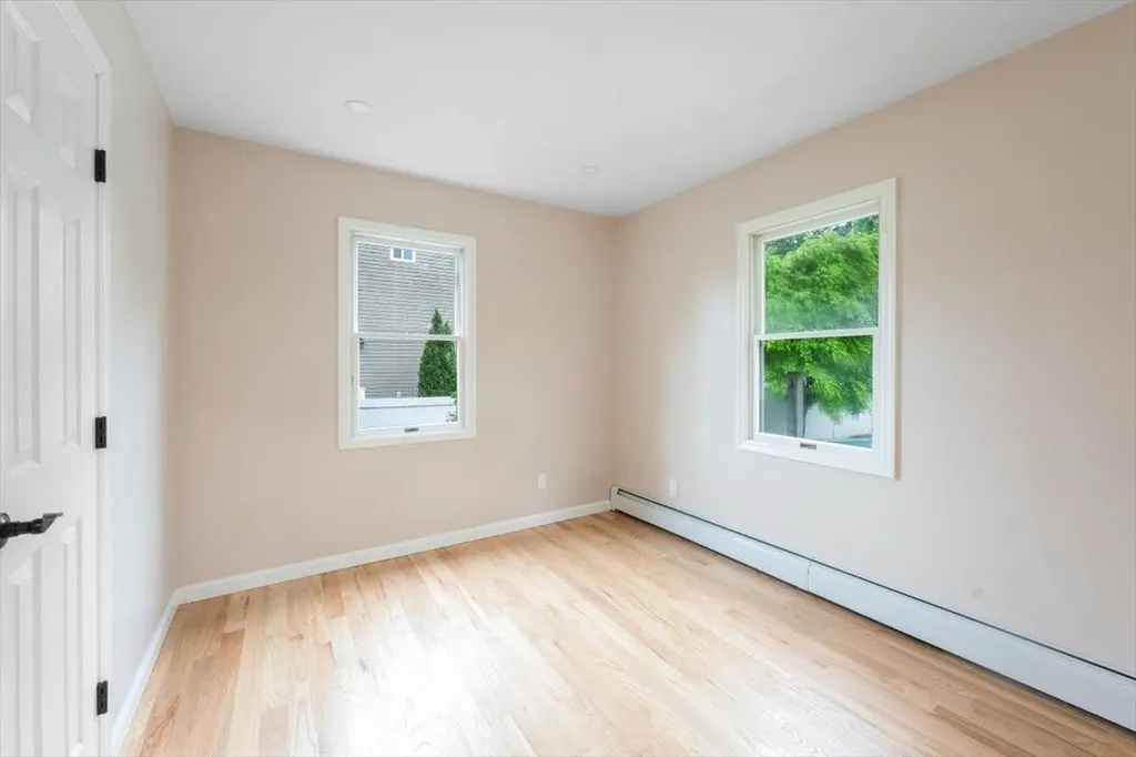 105 Phyllis Drive Lindenhurst NY 11757