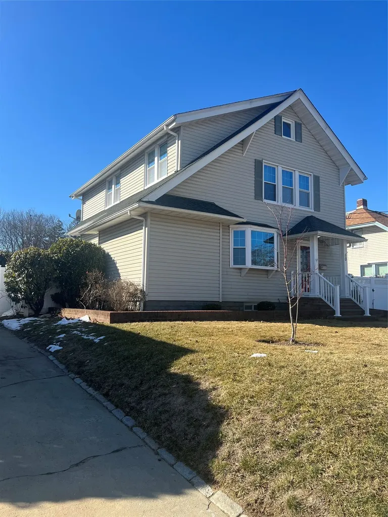 50 Roosevelt Avenue Freeport NY 11520