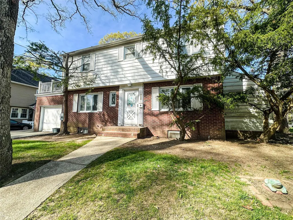 329 E Euclid Street Valley Stream NY 11580