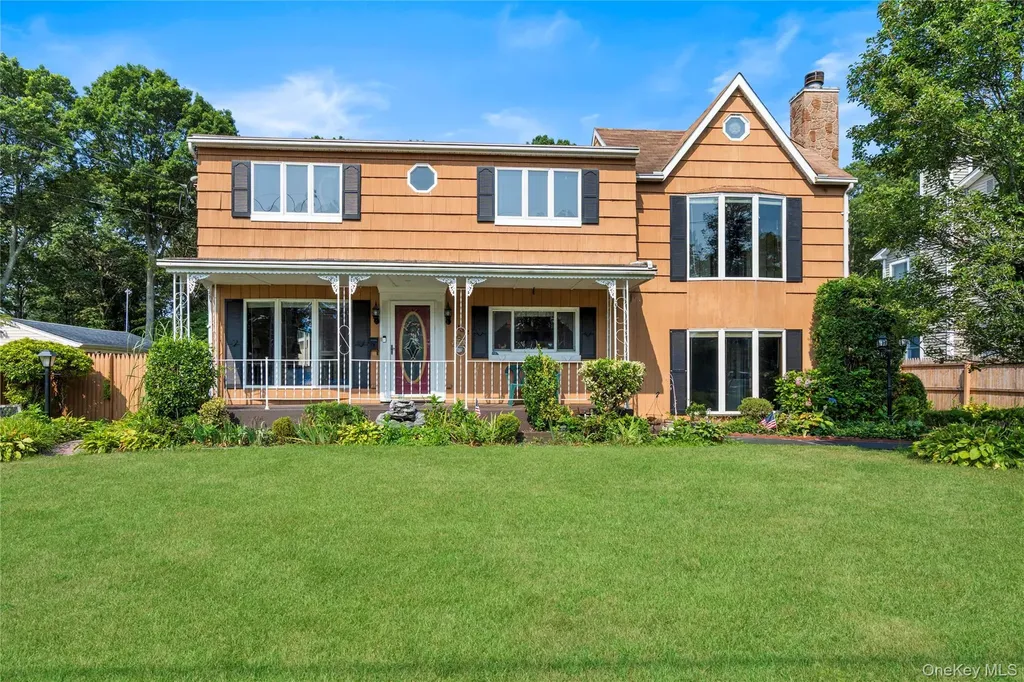1132 Namdac Avenue Bay Shore NY 11706