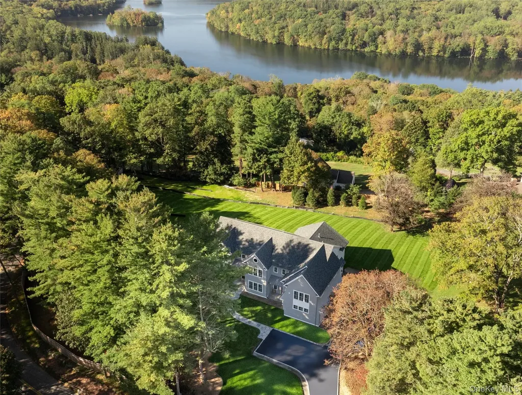 21 Whippoorwill Road Armonk NY 10504